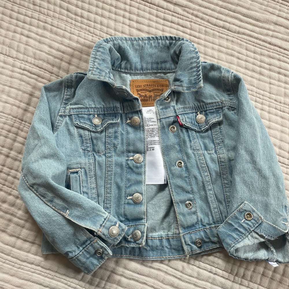 Levi light wash denim jacket